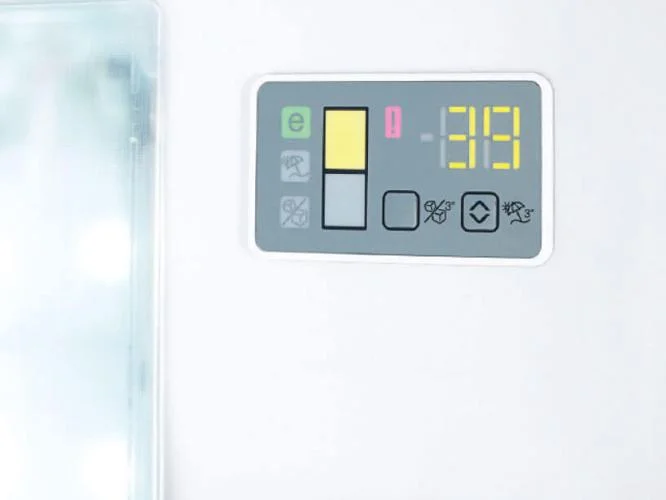 Inner Digital Display (Side Wall) - Adjusting your cooling and freezing settings quickly
