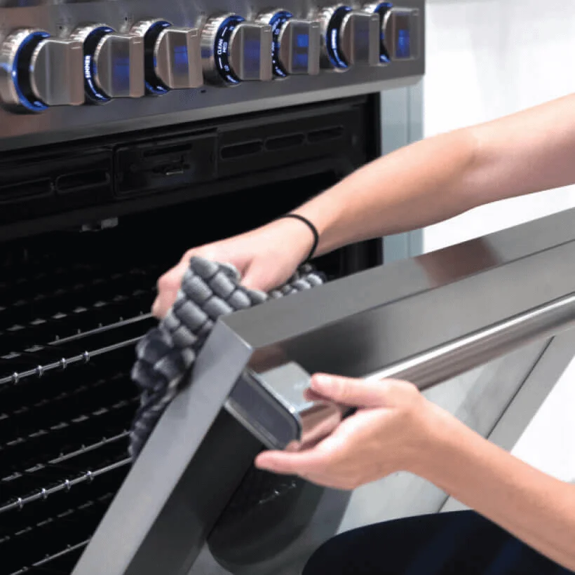 Easy-to-clean Enamel Interior