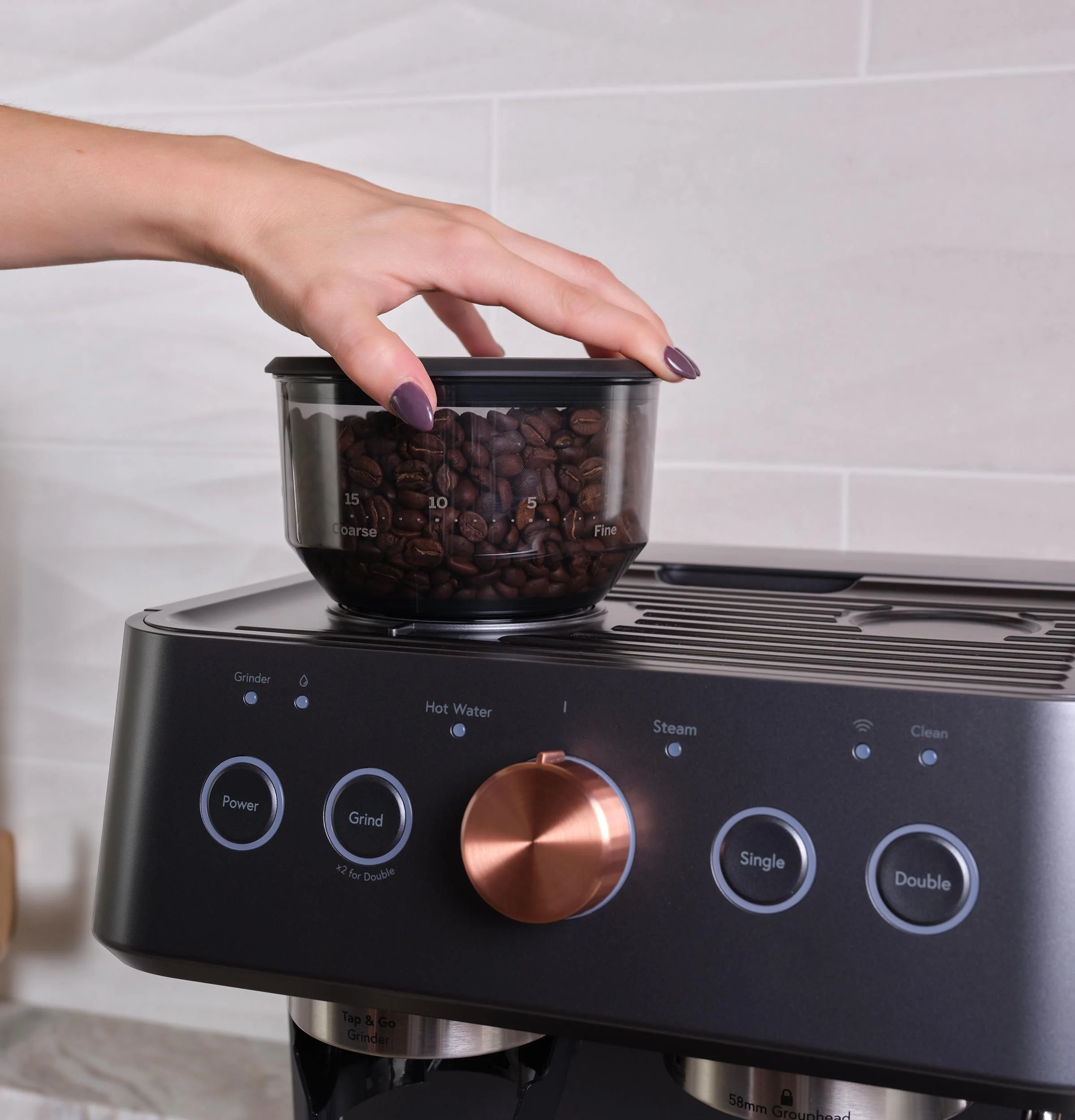 Built-In Conical Burr Grinder & Adjustable Grind Size