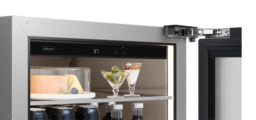 FIELD-REVERSIBLE FLUSH-CAPABLE HINGE