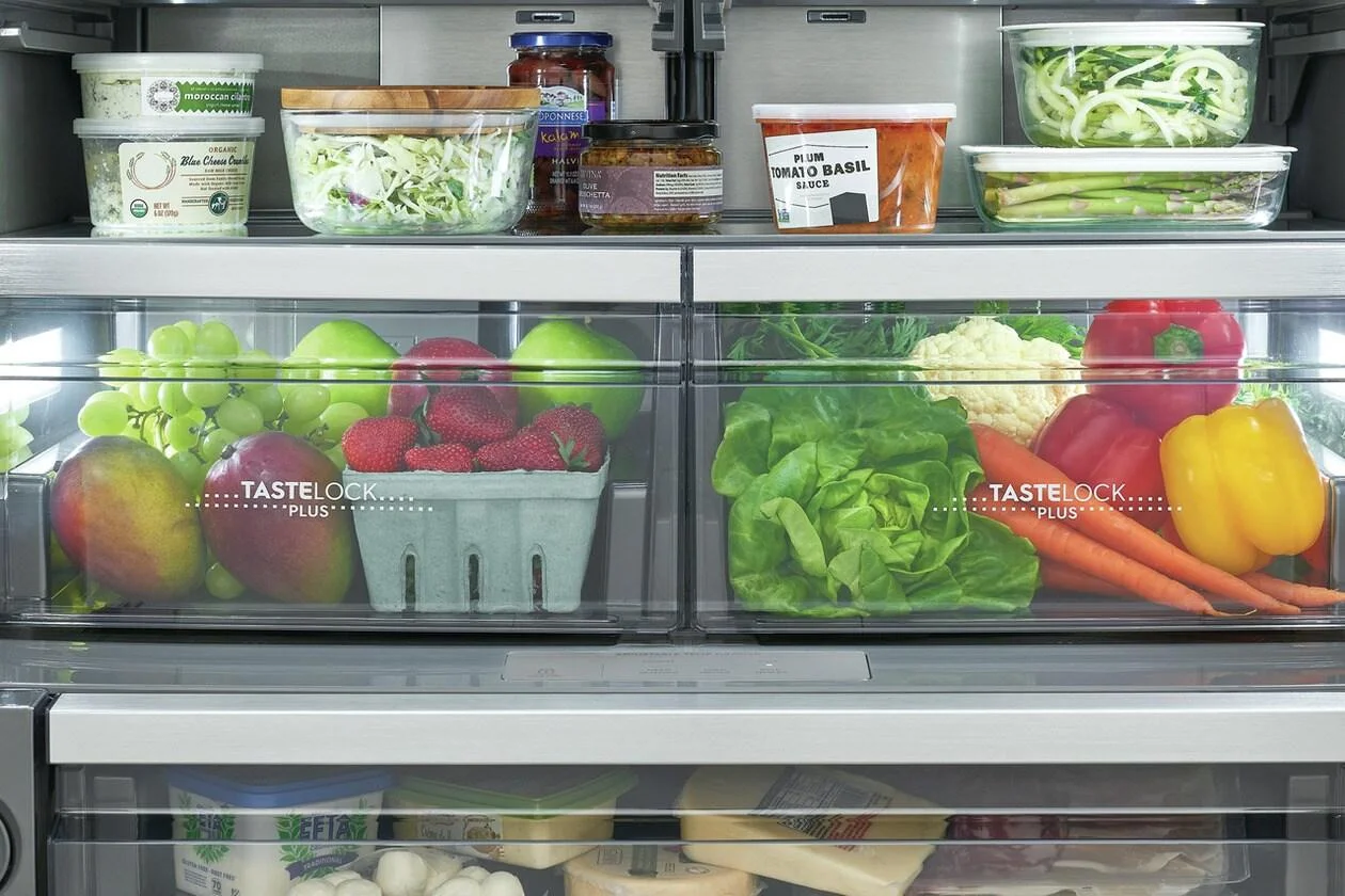 TasteLock(TM) Plus Crispers with Auto-Humidity Control