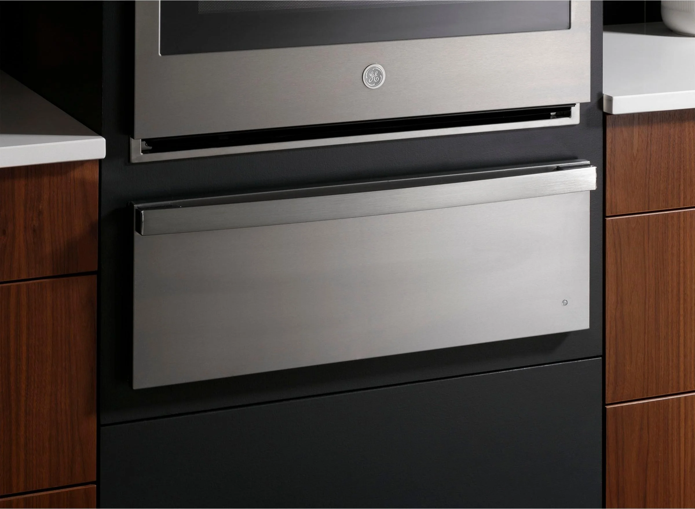 Frameless drawer front