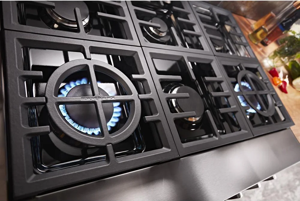 Two 20,000 BTU Ultra Power(TM) Dual-Flame Burners