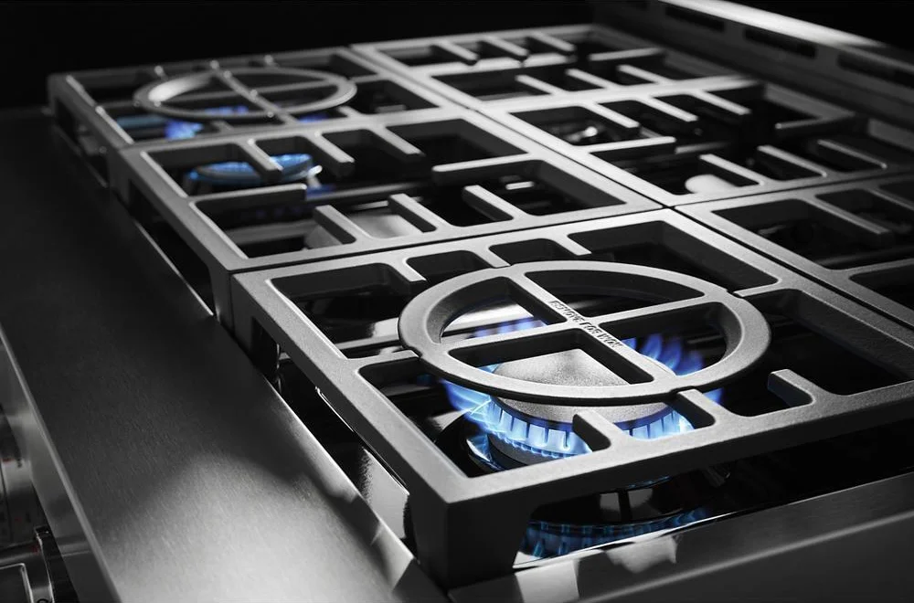 Two 20,000 BTU Ultra Power(TM) Dual-Flame Burners