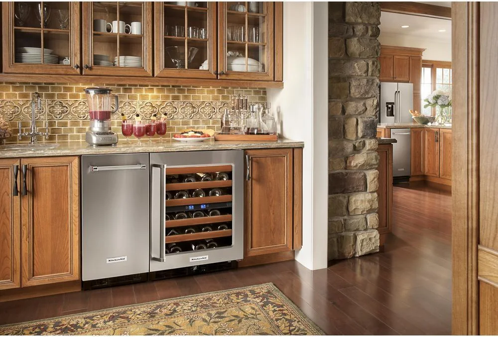 Fully Flush Installation with Articulating Hinge
