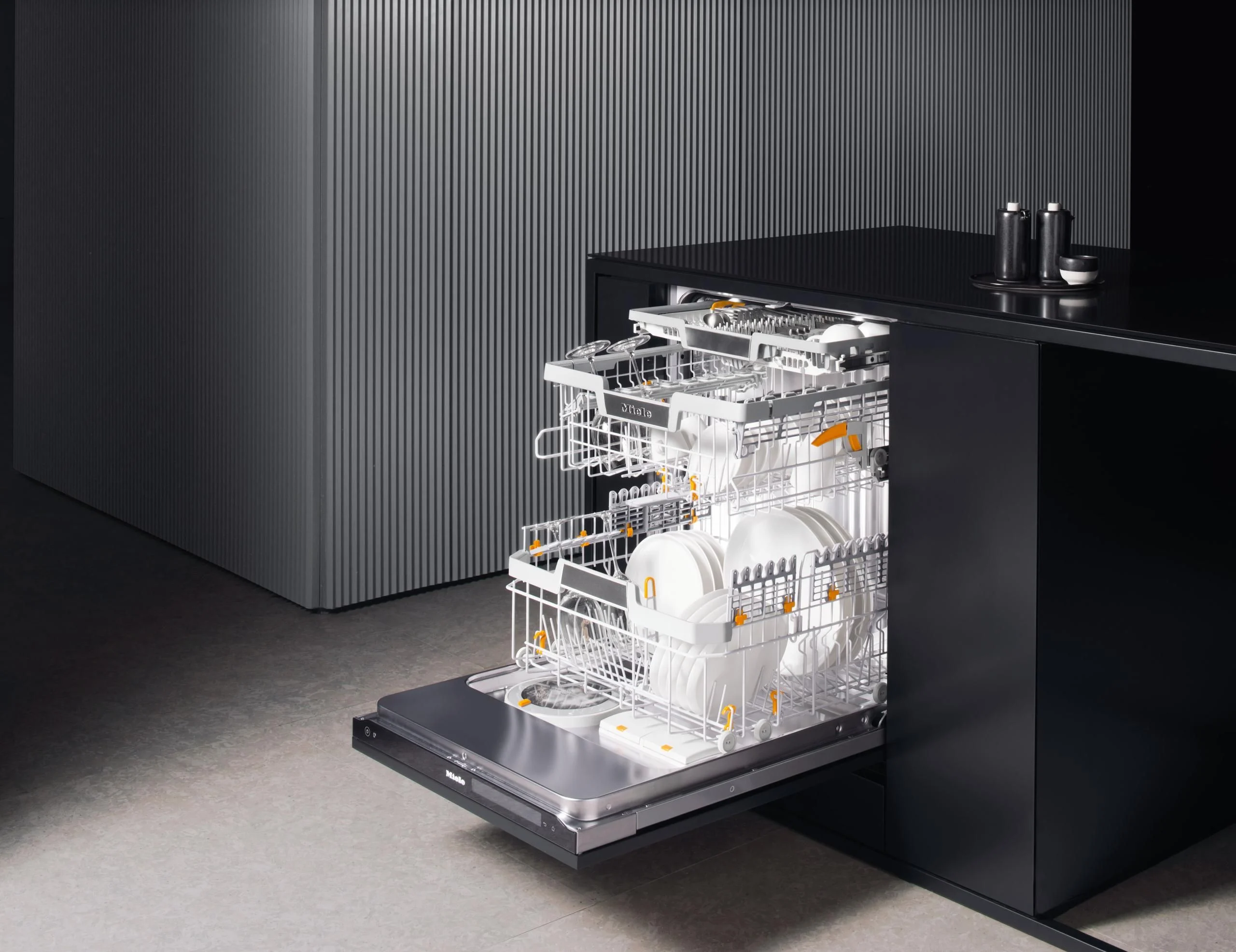 Optimal interaction of appliance and accessories