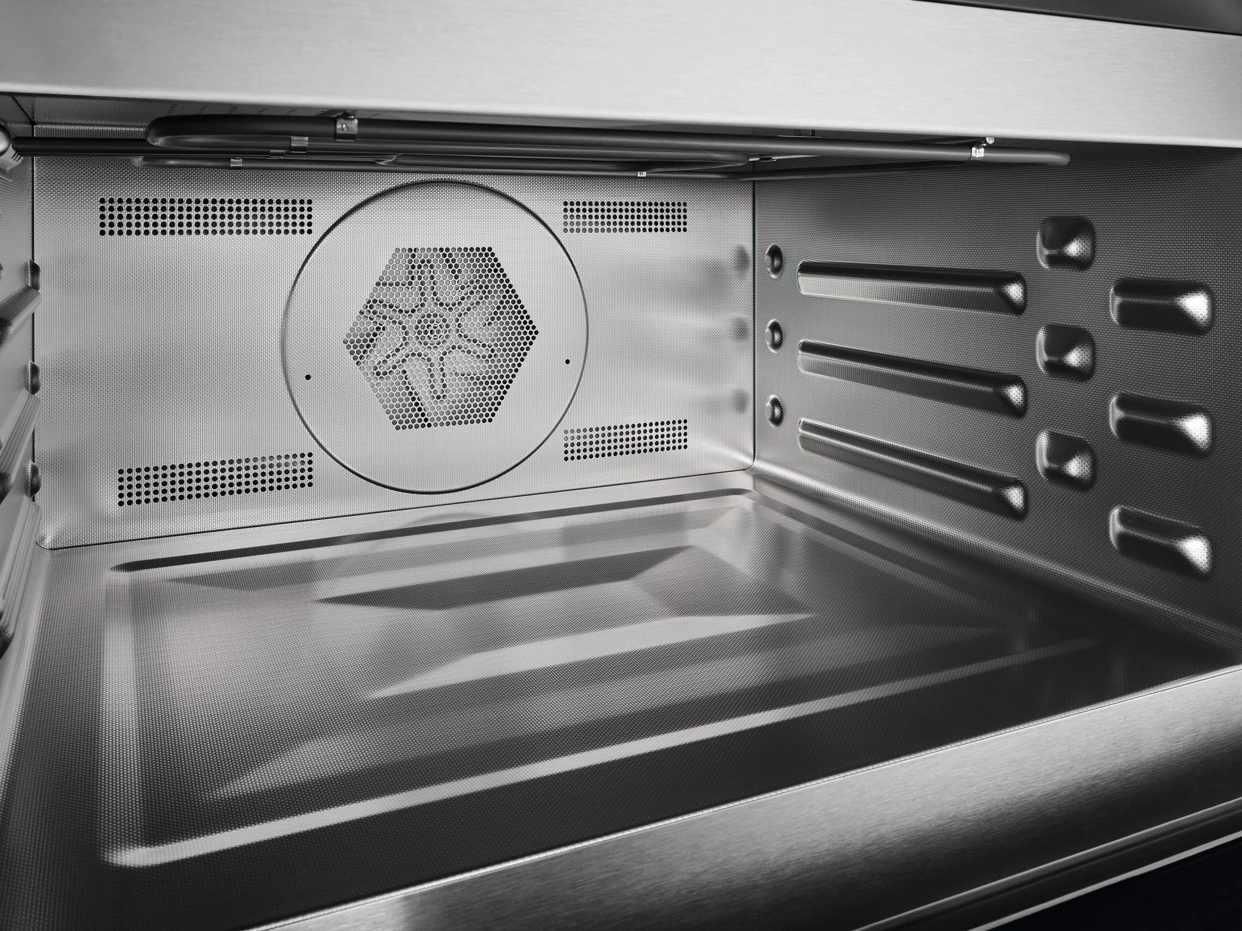 Patented linen stainless steel oven interior *
