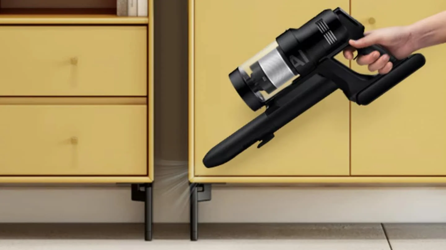 Cleaning accessory for hard-to-reach places