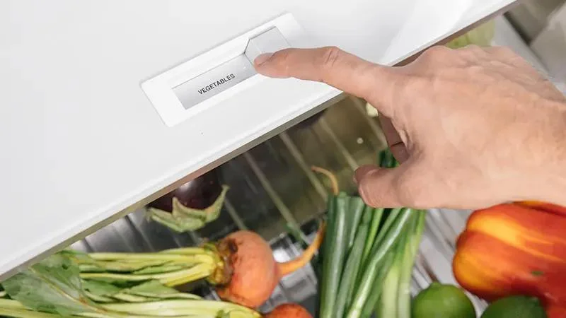 ThermaFresh(R) system keeps your produce fresh